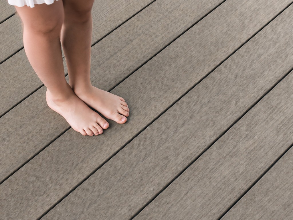 Terrassendiele bei angenehmen Temperaturen